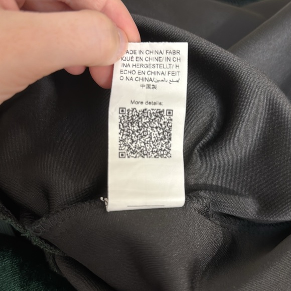 Women’s Chiquease Lapel Neck Single Button Green Velvet Blazer & Skirt Set. Sz M - Picture 16 of 16